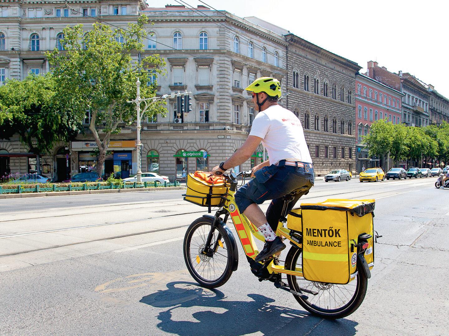 Amikor a segítség két keréken érkezik