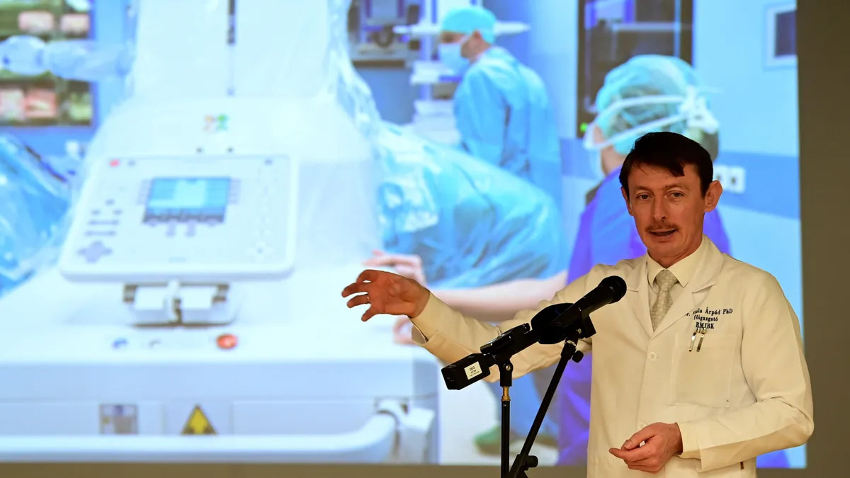 Az első robotasszisztált gerincműtét Magyarországon